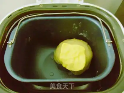 Make walnut cream toast step 1