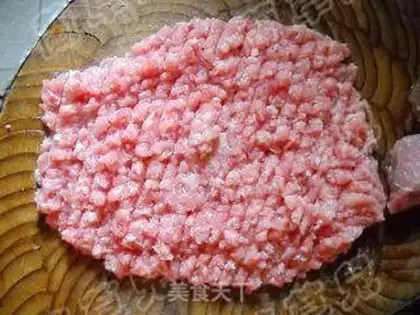 Make Hot cabbage and prawn step 0