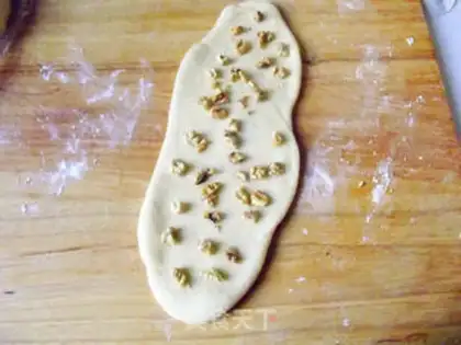 Make walnut cream toast step 4