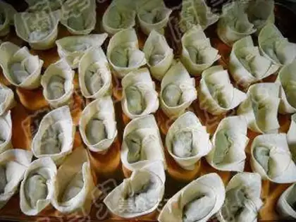 Make Hot cabbage and prawn step 2