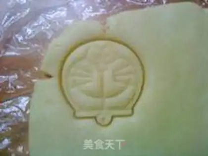 Make doraemon cookies step 13