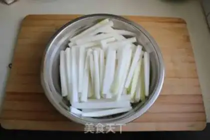 Make radish sauce step 1