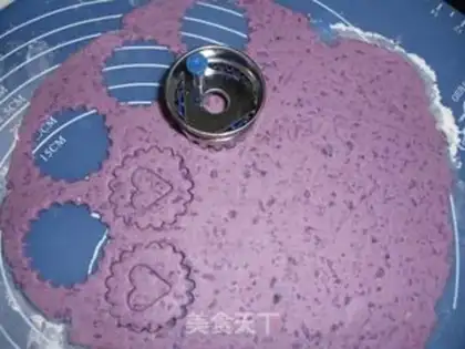 Make A purple mountain cracker step 7