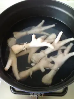 Make Soy sauce and veal claws step 2