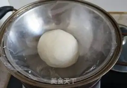 Make Tuna pizza step 1