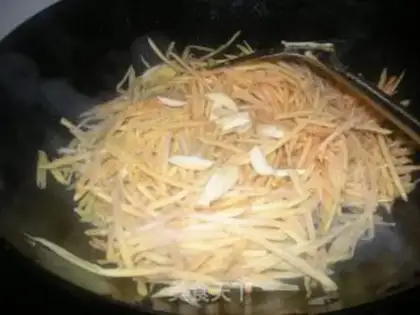 Make Garlic potatoes step 1