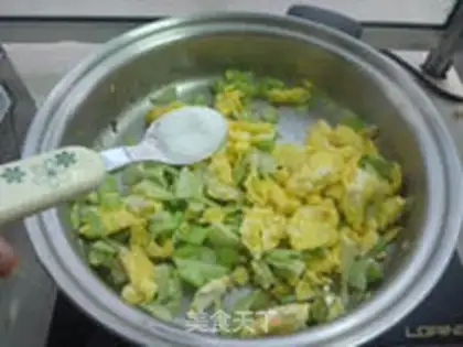 Make Orchid with fried eggs step 8