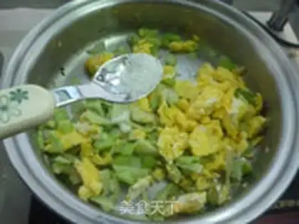 Make Orchid with fried eggs step 9