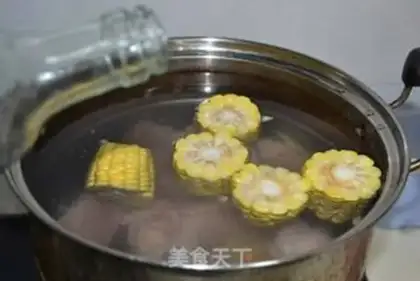 Make Piggy radish corn soup step 8