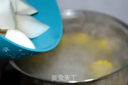 Make Piggy radish corn soup step 10