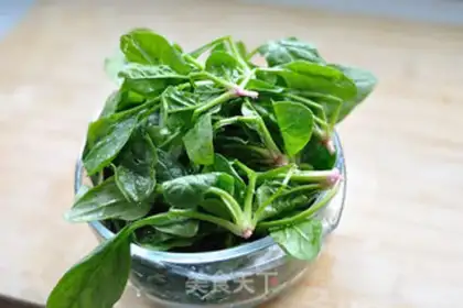 Make Garlic spinach eggs step 0