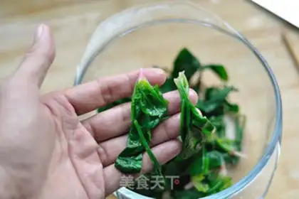 Make Garlic spinach eggs step 3