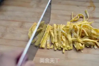 Make Garlic spinach eggs step 13