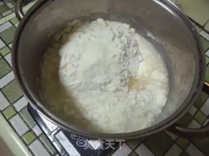 Make Ham eggs buns step 1