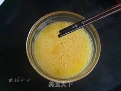 Make Four-coloured eggs step 1