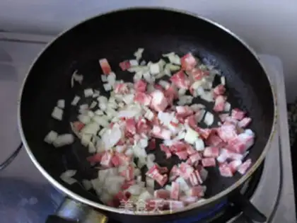 Make Onion bacon horn bag step 2