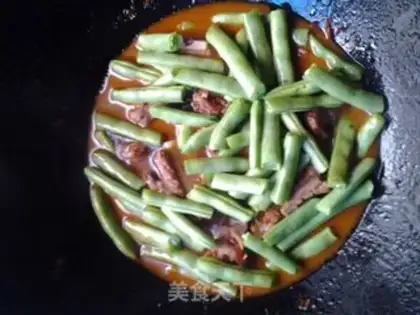 Make Four seasons of bean roasted ribs step 3
