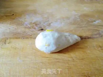 Make Onion bacon horn bag step 9