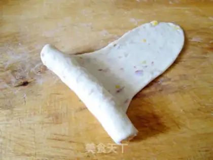 Make Onion bacon horn bag step 10