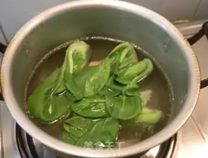 Make Go to the soup mushroom noodles step 2