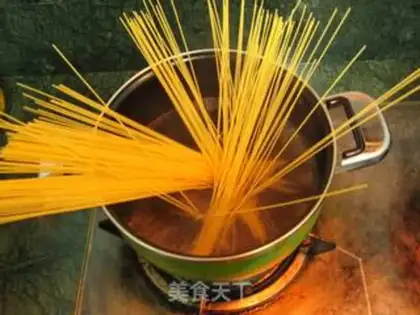 Make Tomato sauce with pasta step 1