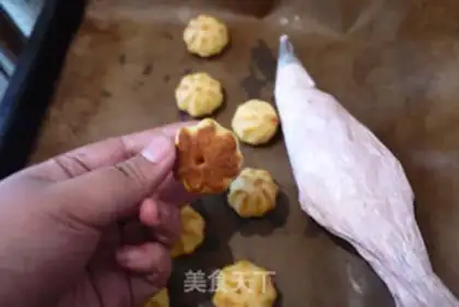 Make Mini-Blueberry Puff step 11
