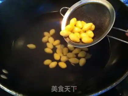 Make Pygmy tomato fried eggs step 3