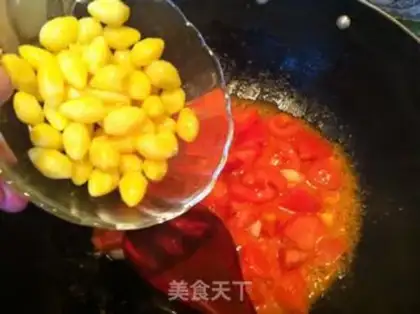 Make Pygmy tomato fried eggs step 7