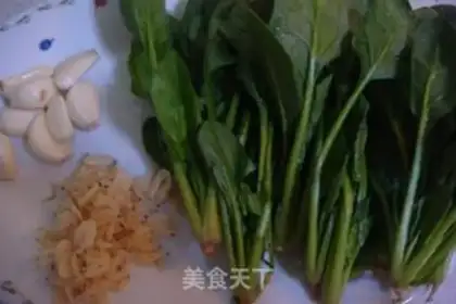 Make Shrimp, garlic, spinach step 0