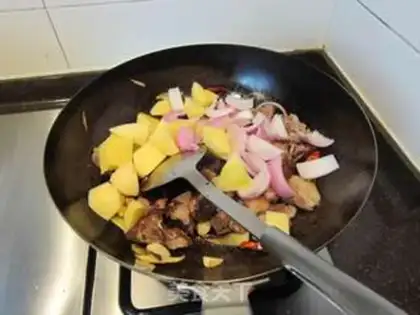 Make Spicy lamb pot step 9