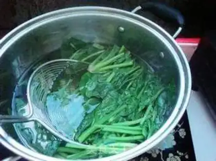 Make A spinach lily step 2