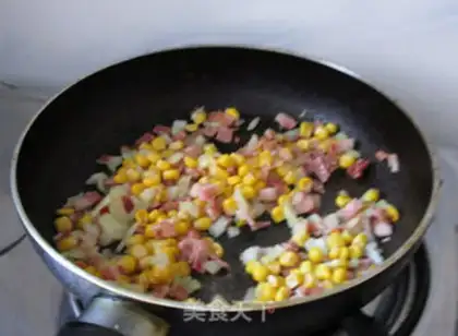 Make Onion bacon corn toast step 3