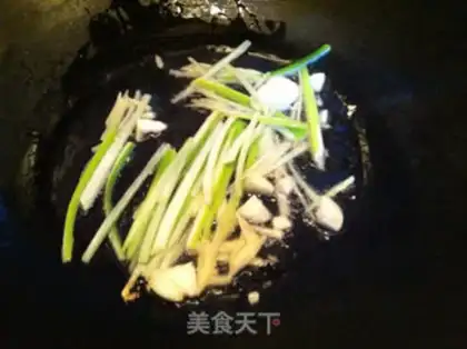 Make The blue and blue peppers are fried step 1