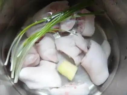 Make Skinny feet step 1