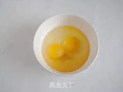 Make Half month egg dumplings step 1