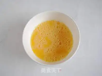 Make Half month egg dumplings step 2