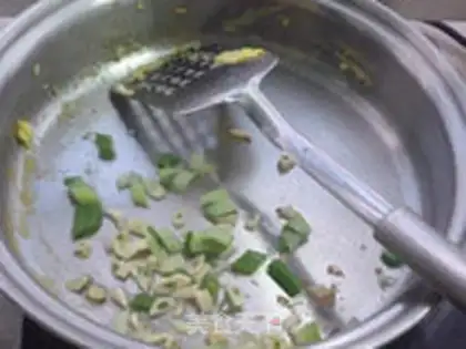 Make Orchid with fried eggs step 5