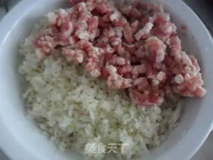 Make radish meat dumplings step 2