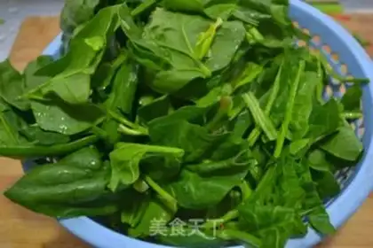 Make Old vinegar spinach step 1
