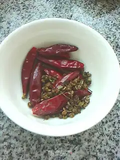 Make Homemade pepper oil step 0