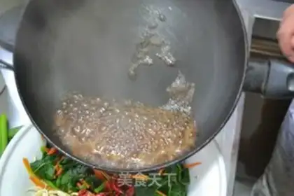 Make Old vinegar spinach step 8