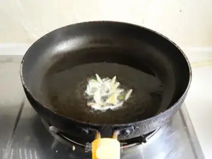 Make Pancake roll shrimp step 2