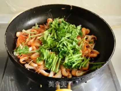 Make Pancake roll shrimp step 5