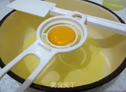 Make Blueberry jam cake rolls step 1