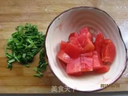Make Tomato, egg soup step 4