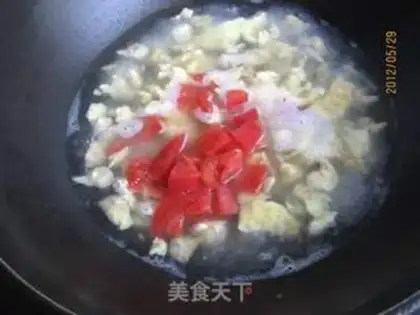 Make Tomato, egg soup step 6