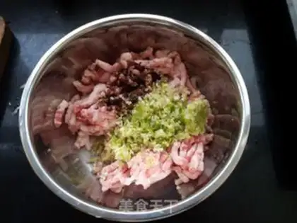 Make Pork dumplings step 1