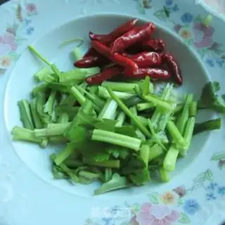 Make Spicy golden needle mushrooms step 1