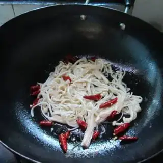 Make Spicy golden needle mushrooms step 2
