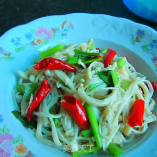Make Spicy golden needle mushrooms step 4